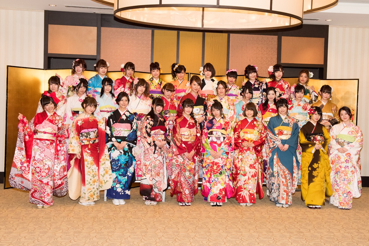 AKB48グループの新成人32名。