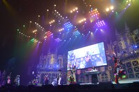 Le Lien、ももいろクローバーZ、miyake（mihimaru GT）の共演シーン。