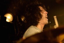 馬場豊心（Dr）（撮影：半田安政[showcase]）