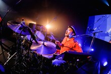 対馬祥太郎（Dr）（撮影：上飯坂一）