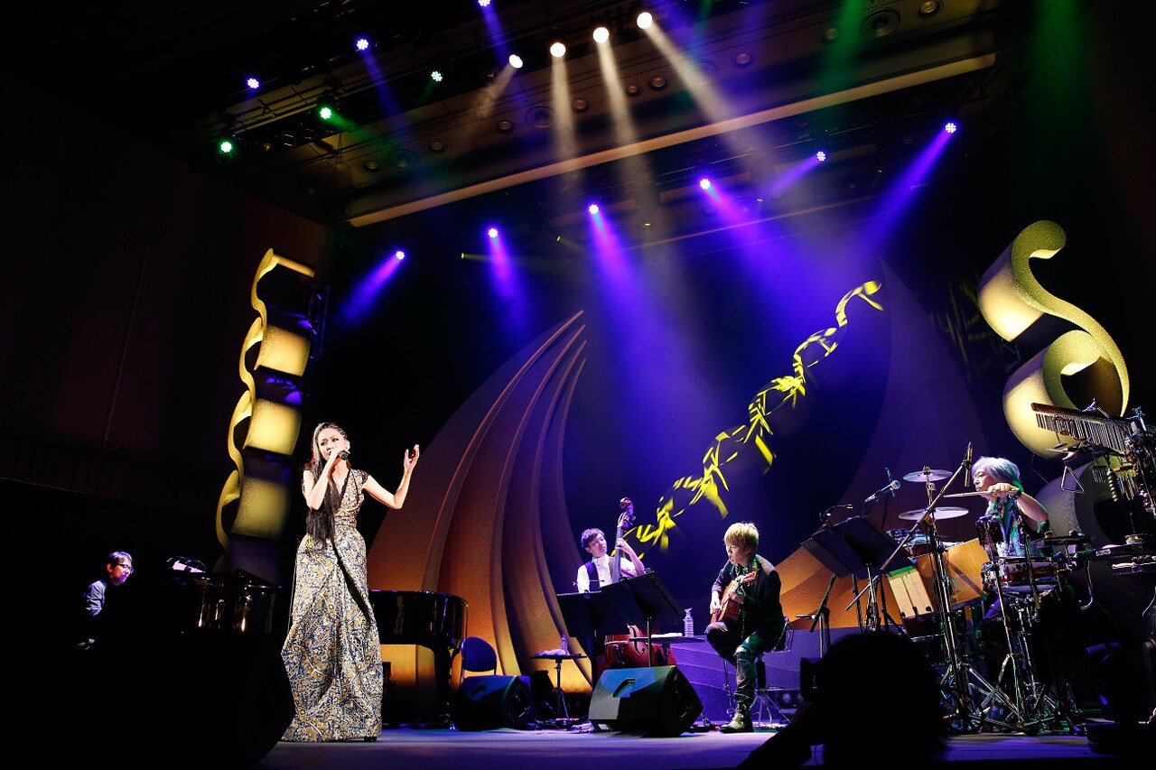 中島美嘉「MTV Unplugged」で熱唱「1曲1曲に魂を込めて」