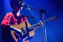 光村龍哉（Vo, G）（撮影：上飯坂一）