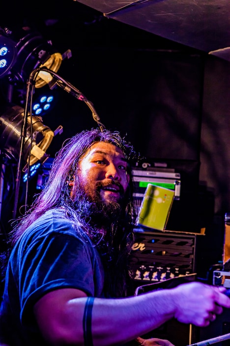 Taihei Sakagami（Dr / COUNTRY YARD）（Photo by Takashi "TAKA" Konuma）