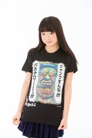 まん○画太郎「ジャンプすんな!!!」Tシャツを着用した大和明桜。