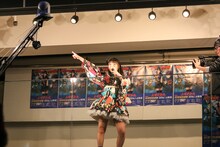 「Inner Urge」を歌う上坂すみれ。