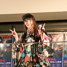 上坂すみれ、丸2年ぶりの新橋SL広場で“京浜東北線の神”にざんげする