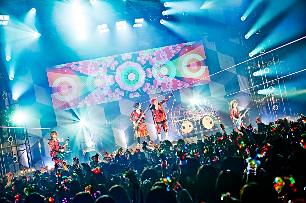 コドモドラゴンOnemanLIVE -Oneman100回記念LIVE-「FAMILY PARTY Final-コドモドラゴン編-」の様子。（写真提供：B.P.RECORDS）