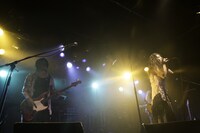 「MOMO ファースト・ライブ」の様子。（撮影：大島央照）