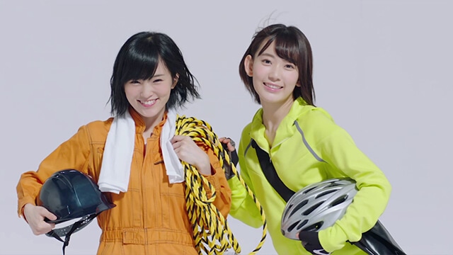 左から山本彩、宮脇咲良。(c)AKS