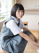 生駒里奈の写真集「君の足跡」より。