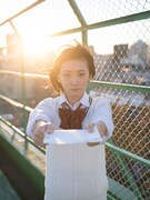 生駒里奈の写真集「君の足跡」より。