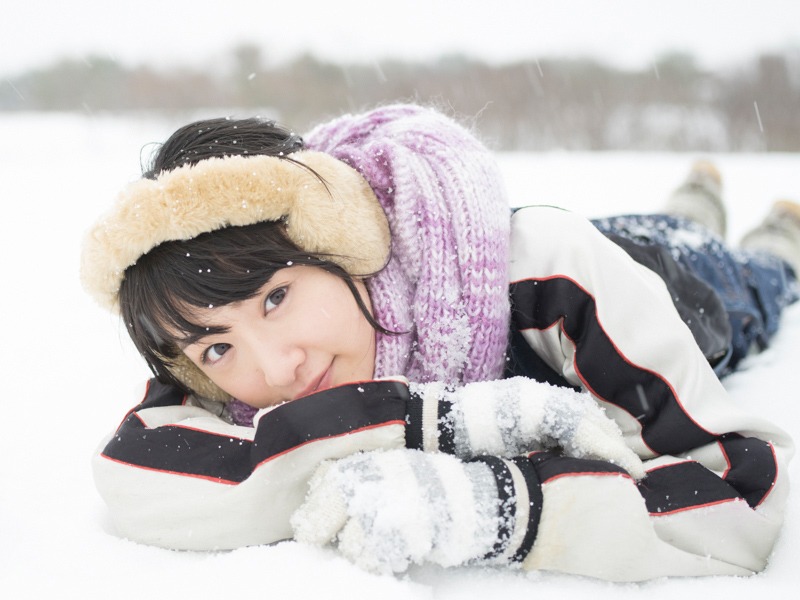生駒里奈の写真集「君の足跡」より。