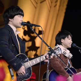 さくらしめじ“キラキラお星様”の下で歌声届けたリリース記念ライブ