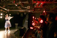 「上坂すみれ 2ndアルバム『20世紀の逆襲』発売記念イベント」の様子。