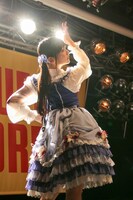 「冥界通信～慕情編～」を歌う上坂すみれ。