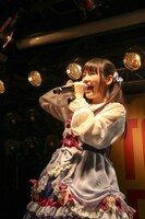 「Inner Urge」を歌う上坂すみれ。