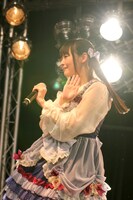 「Inner Urge」をパフォーマンスする上坂すみれ。