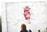 「進撃の巨人 ザ・リアル2」実物大の壁の巨人。