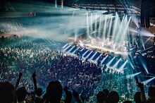 「SCANDAL ARENA TOUR 2015-2016『PERFECT WORLD』」1月13日の東京・日本武道館公演の様子。