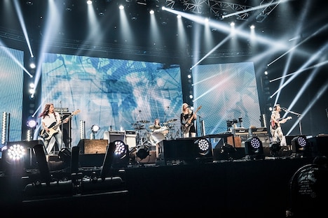 「SCANDAL ARENA TOUR 2015-2016『PERFECT WORLD』」1月13日の東京・日本武道館公演の様子。