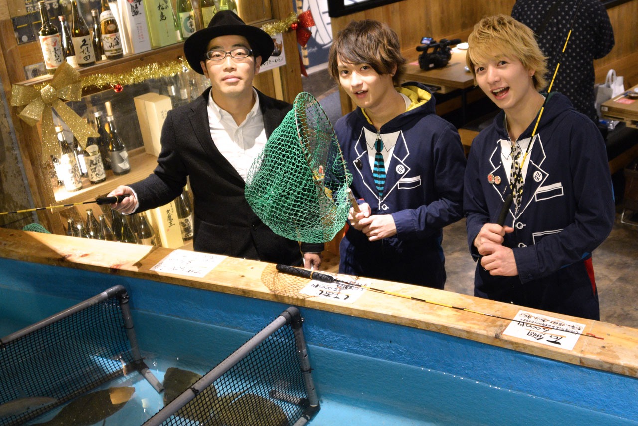 左から鈴木拓、To-i、RYUJI。