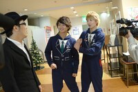 左から鈴木拓、To-i、RYUJI。