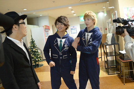 左から鈴木拓、To-i、RYUJI。