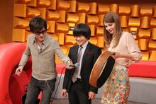 左からスガシカオ、バカリズム、マギー。 (c)日本テレビ