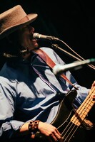 Curly Giraffe（撮影：西槇太一）