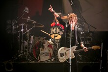 2015年9月に東京・EX THEATER ROPPONGIで行われた「INORAN TOUR 2015 -BEAUTIFUL NOW- TOUR FINAL B-DAY LIVE CODE929/2015」の様子。（Photo by Edmond Lai）