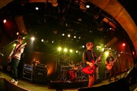 KNOCK OUT MONKEY（撮影：渡邉一生）