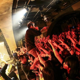 KNOCK OUT MONKEY対バンツアー、初日にThe BONEZ迎えて開幕