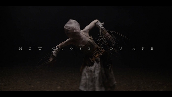 宮野真守「HOW CLOSE YOU ARE」ミュージックビデオのワンシーン。