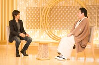 左より稲葉浩志、立川談春。