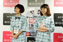 イベント前、囲み取材に応じるCharisma.com。