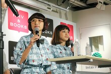 Charisma.com「がめつくストロング～毒舌OLラッパー、世間をぶった斬る！～」出版記念トーク＆サイン会の様子。