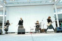 Thinking Dogs（写真提供：Sony Music Records）