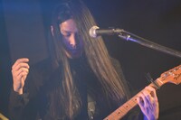 山﨑康介（雨のパレード）（撮影：緒車寿一）