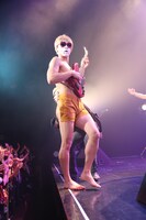 樽美酒研二（ゴールデンボンバー）（撮影：新保勇樹）