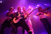 ゴールデンボンバー（撮影：新保勇樹）