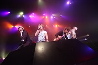 ゴールデンボンバー（撮影：新保勇樹）