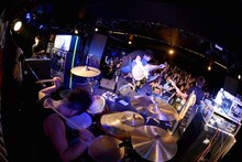 locofrank「"Returning" Tour 2016」東京・新代田FEVER公演の様子。（撮影：半田安政[showcase]）