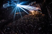 BLUE ENCOUNT「TOUR2015-2016『≒U』」1月16日の東京・Zepp Tokyo公演の様子。（撮影：浜野カズシ）