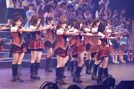 「AKB48単独リクエストアワー セットリストベスト100 2016」2016年1月16日の昼公演の様子。(c)AKS