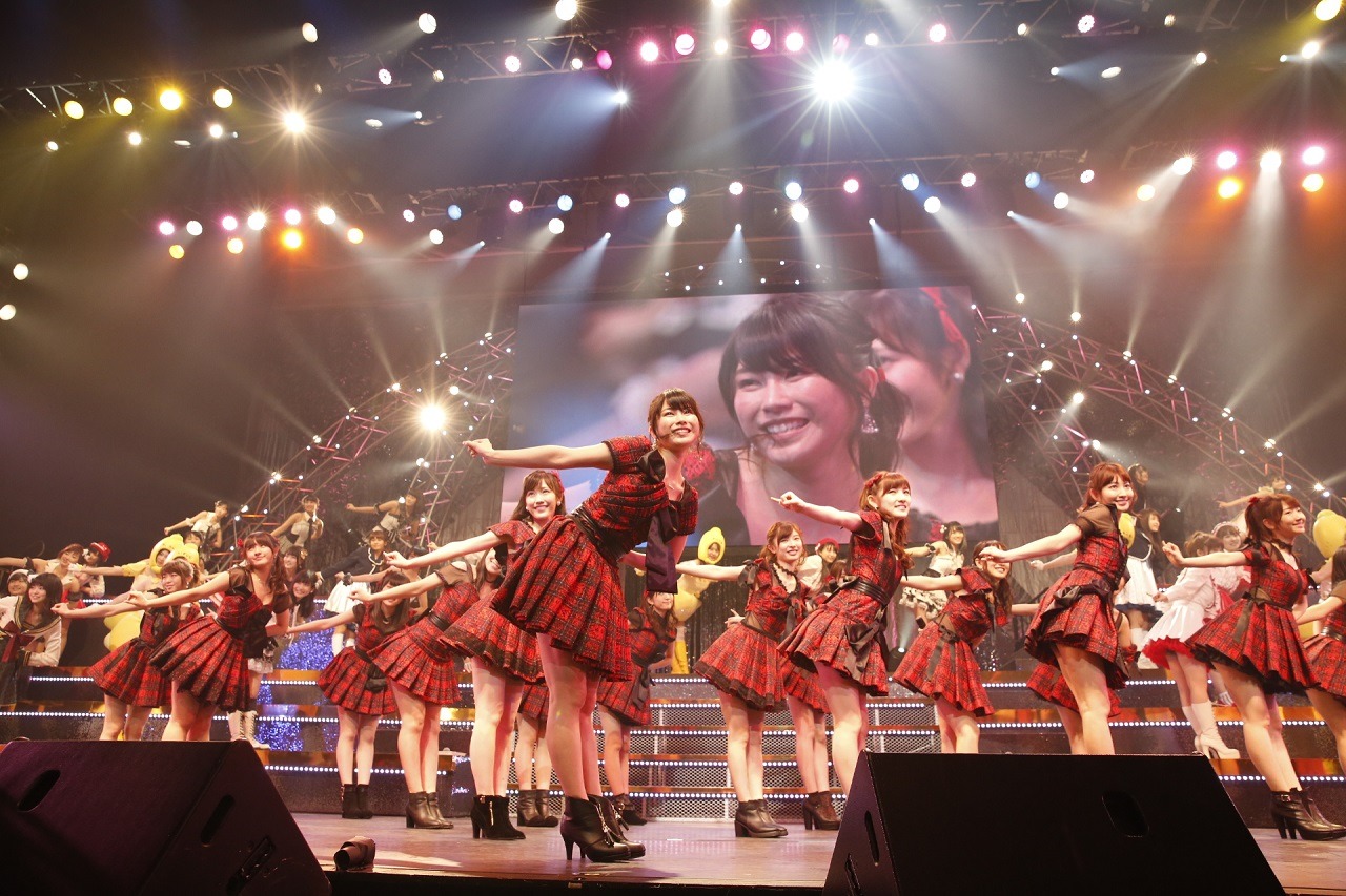 「AKB48単独リクエストアワー セットリストベスト100 2016」2016年1月16日の夜公演の様子。(c)AKS