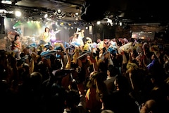 ヒスパニ、Xmas Eileen、Gacharic Spinの3者3様のエモさで下北沢熱狂