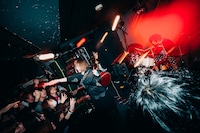 カオティック・スピードキングのライブの様子。（撮影：西槇太一）