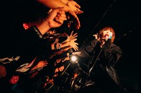 カオティック・スピードキングのライブの様子。（撮影：西槇太一）