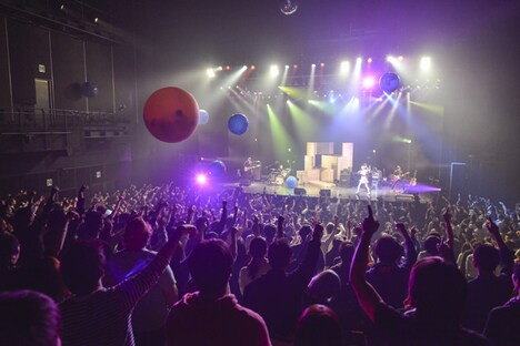 「黒木渚 ONEMAN TOUR 2015『自由律』TOUR FINAL」の様子。（Photo by Rui Hashimoto[SOUND SHOOTER]）