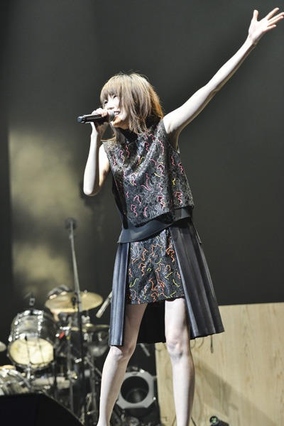 「黒木渚 ONEMAN TOUR 2015『自由律』TOUR FINAL」の様子。（Photo by Rui Hashimoto[SOUND SHOOTER]）